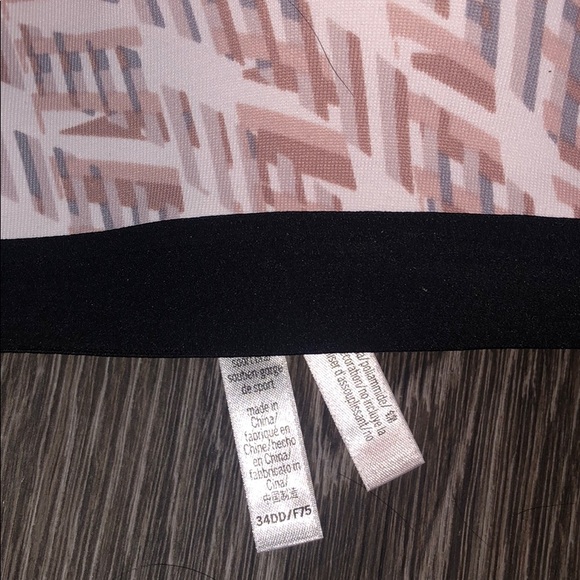 3 VS sports bras - Picture 4 of 6